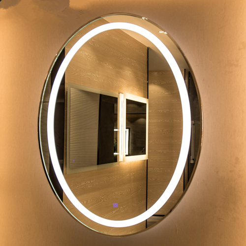Ovaler Spiegel mit Licht