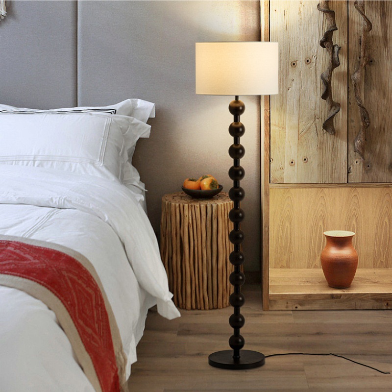 Stehlampe aus Holz für Schlafzimmer